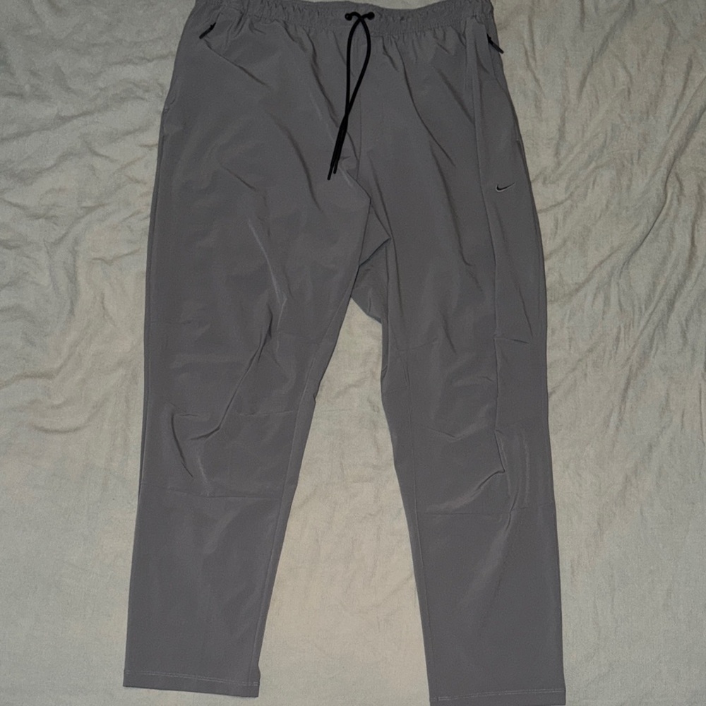 Nike Men's Light Gray Windbreaker Jacket and Pants - Picture 8 of 13